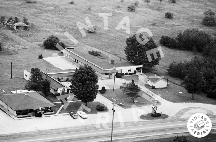 Tour-Inn Motel (Tour-In Motel) - 1968